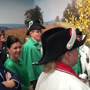 Hoher Besuch aus «Bundesbern» und aus der «Pfalz» am Stand der St.Galler Jäger.